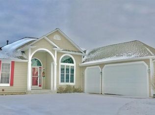W2366 McAleavey Ct, Oconomowoc, WI 53066