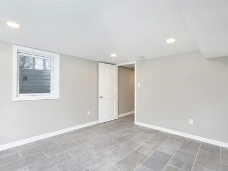 212 Thornton Ave — Photo 18