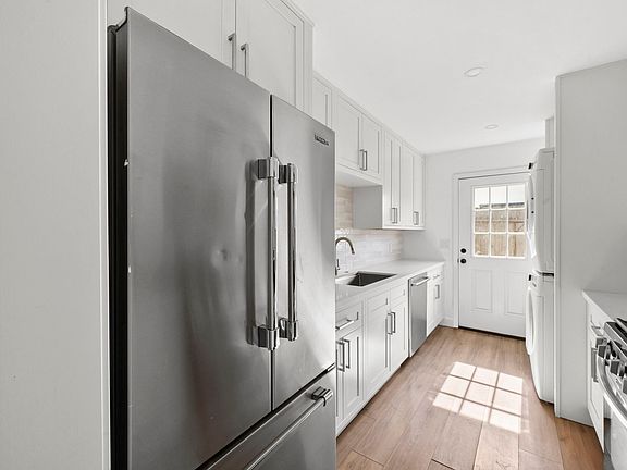 5th image of 2350 Santa Ana Ave #D