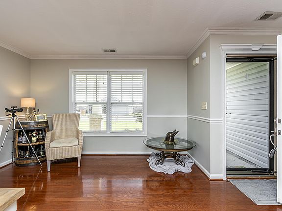 5th image of 927 Cobble Dr