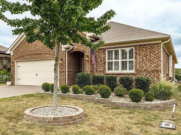 4th image of 240 Preston Ln