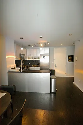 Rented by Realty Advisors Group | media 9