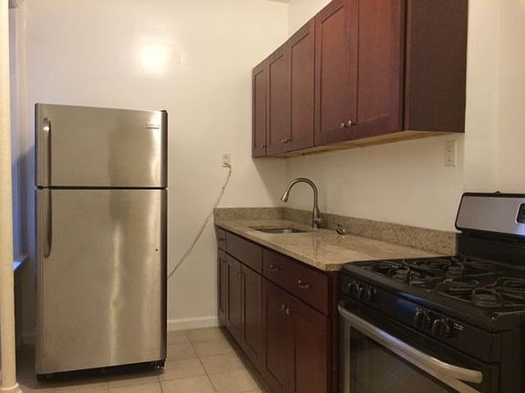 2nd image of 901 Washington Ave #Hb