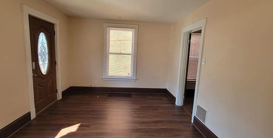 1st image of 2970 Deckebach Ave