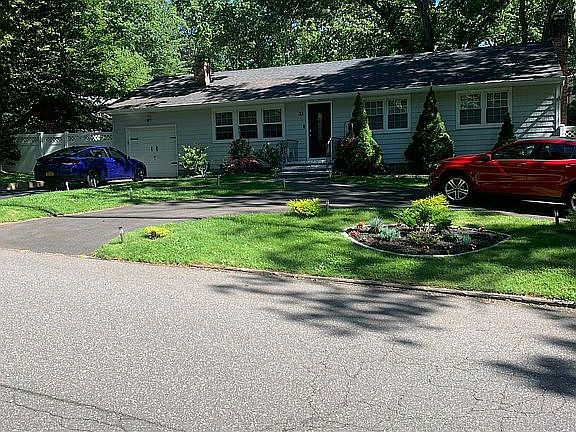 4th image of 33 Chateau Dr