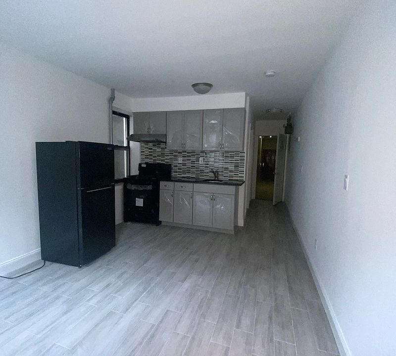 1st image of 100 Madison St #6