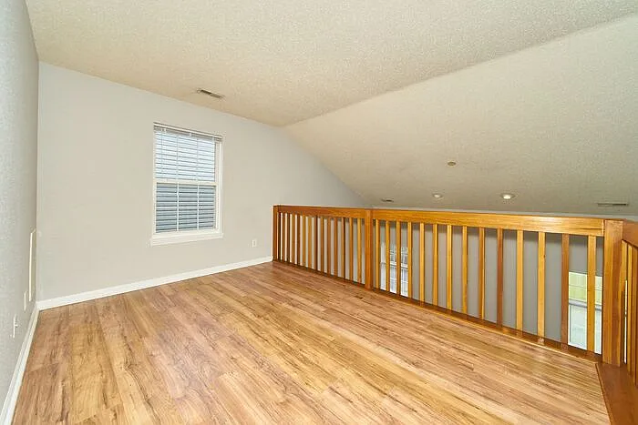 8133 Maple Stream Ln — Photo 12