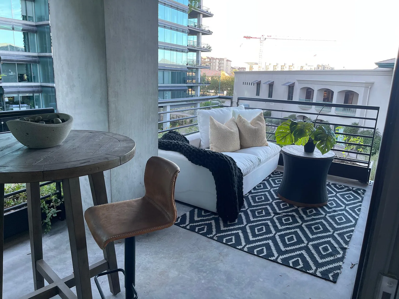 3 bed, 1900 sqft, $7,499 — Photo 4