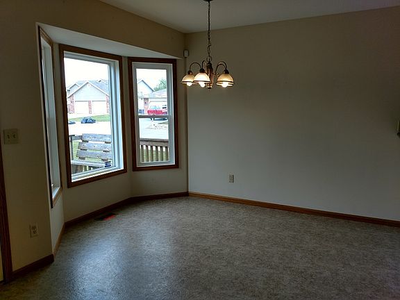 4th image of 8839 Elderberry Run