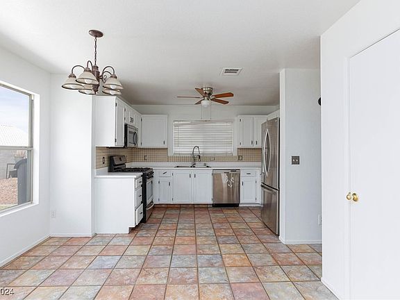 4th image of 7504 Littleton Ave