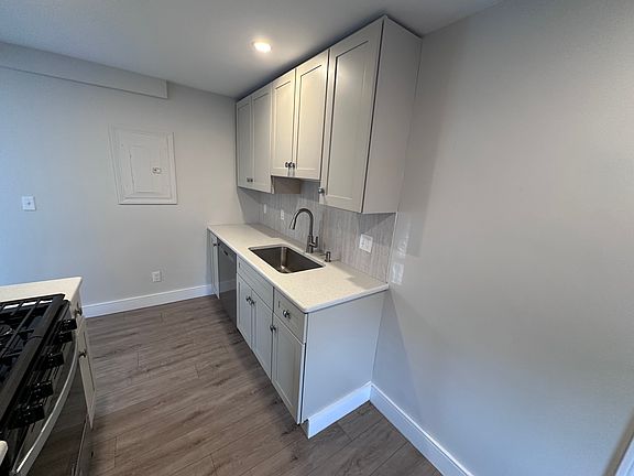 Full kicthen new appliances and cabinets fully renovated 2024