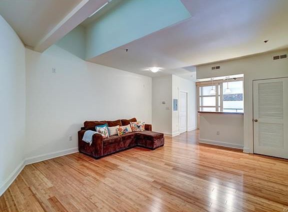 3rd image of 1333 W Broad St #U212