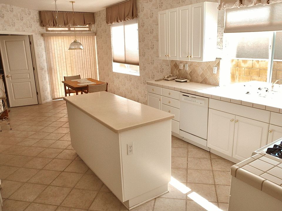1st image of 230 Heirloom Ct