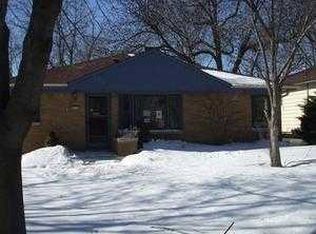4555 S Kansas Ave, St Francis, WI 53235