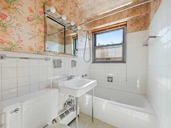 360 East 72nd Street image 12 of 21