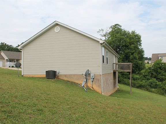 3rd image of 215 Hollow View Dr SE