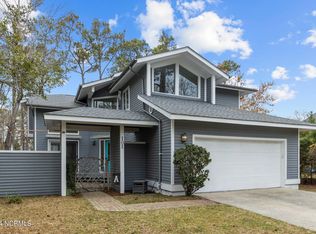 101 Fairway Dr E, Morehead City, NC 28557