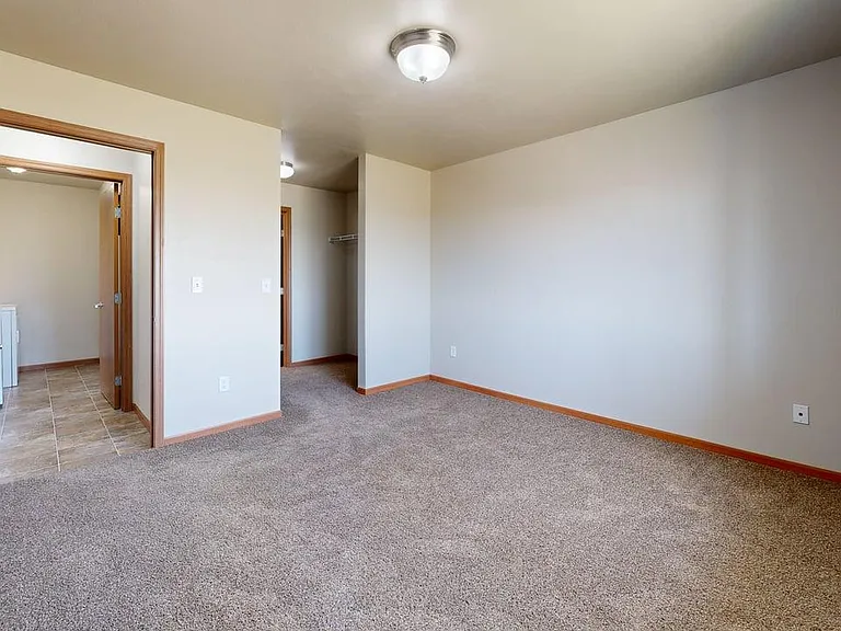 Bakken Ridge Apartments — Photo 11