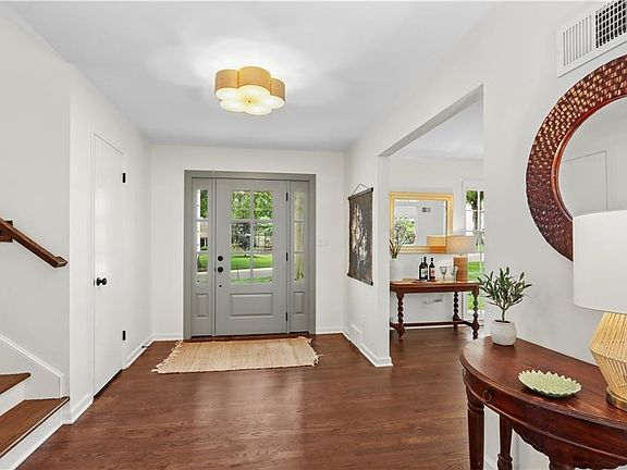 3rd image of 4808 W 81st St