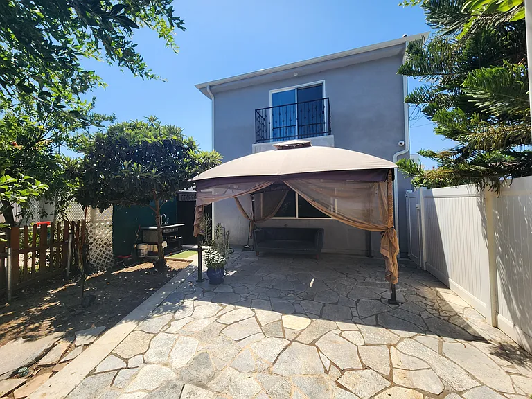 6827 Murietta Ave — Photo 2