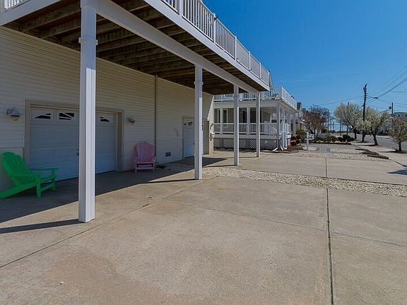 2nd image of 131 52nd St #W