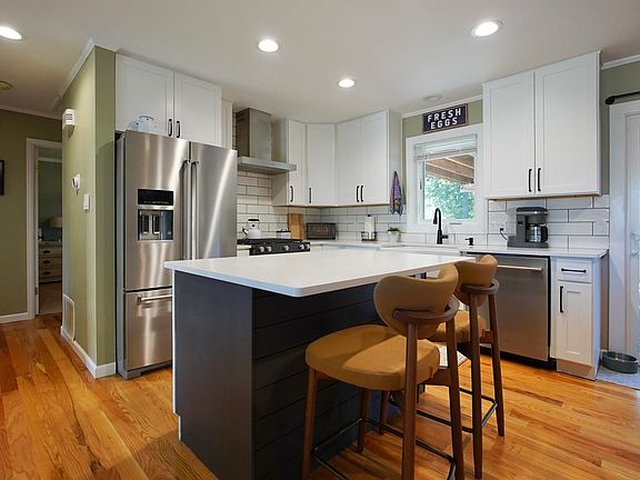 4th image of 2261 W 43rd St