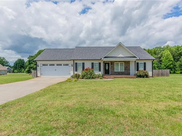 151 Childrens Trl, Lexington, NC 27292