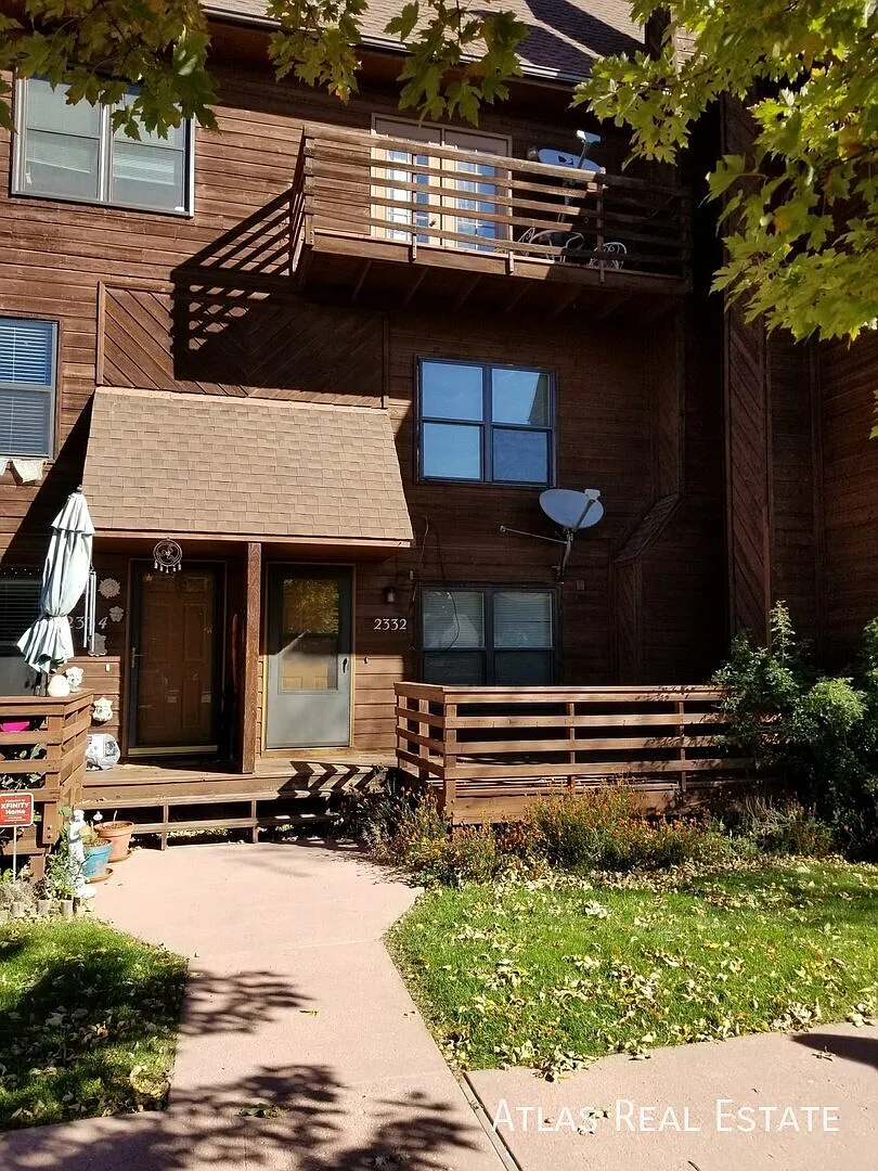 Lovely Condo nestled in the foothills of the Colorado Springs West Side. — Photo 1