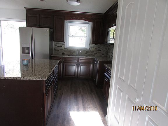 3rd image of 310 Greenbriar Dr