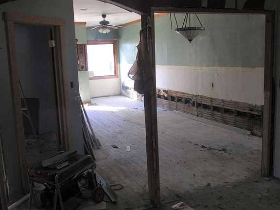 5th image of 203 W Saint Clair St