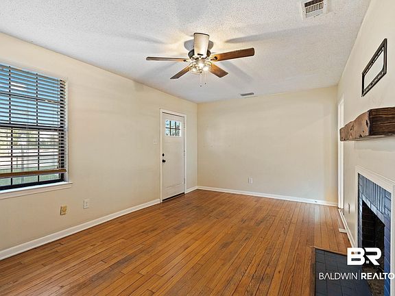 3rd image of 301 Azalea Cir W