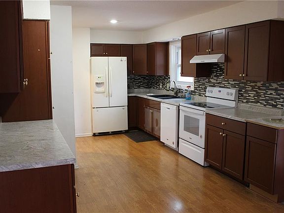 5th image of 900 N Walker St