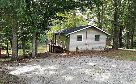 3rd image of 2125 Lakeview Dr