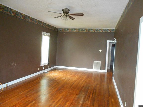 5th image of 309 Poplar St