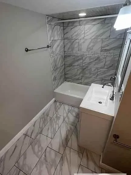 3627 W Oakdale Ave #1 — Photo 3