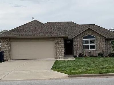 100 Hawthorn Avenue, Rogersville, MO, 65742