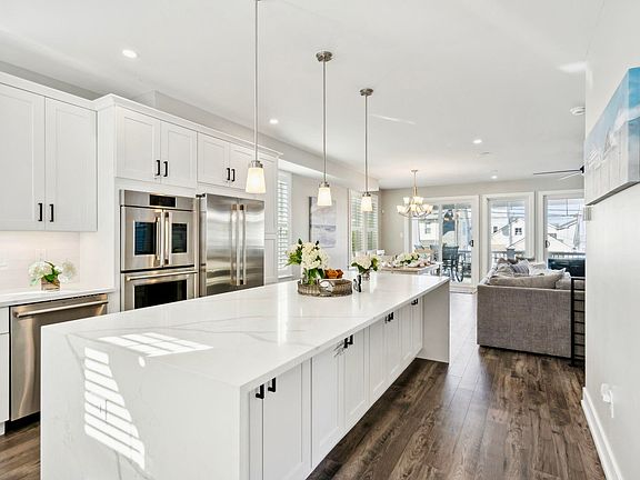 4th image of 842 Saint James Pl