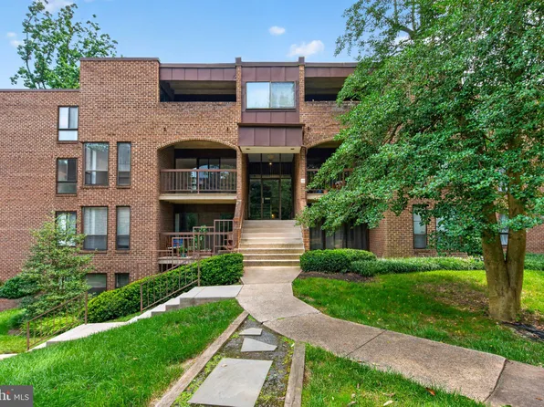 11232 Chestnut Grove Sq APT 233, Reston, VA 20190