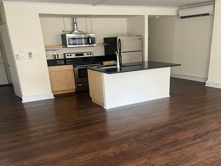 319 S 16th St #3F — Photo 2