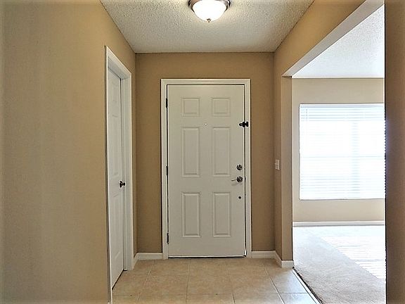 3rd image of 1001 SW Hamrock Ave