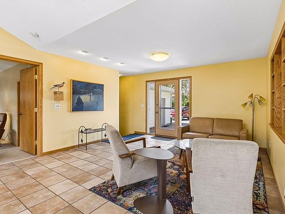 5th image of 4860 Woodridge Ct
