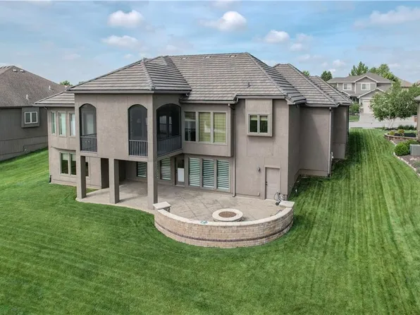 1217 Kingsland Cir, Raymore, MO 64083