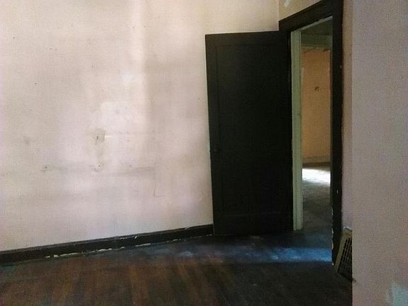 5th image of 5031 Euclid Ave #A