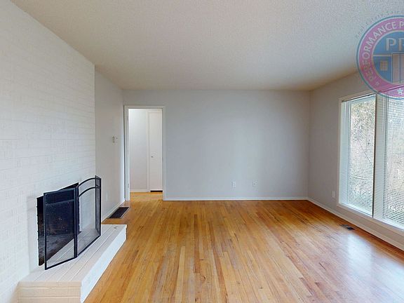 4th image of 1318 Pine St