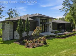 1166 Lake Forest Way, Milford, MI 48380