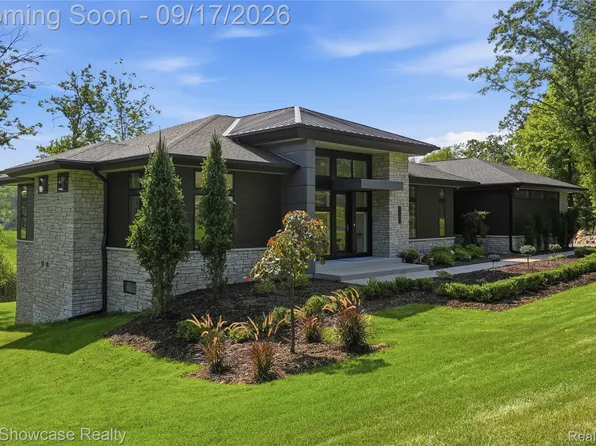 1166 Lake Forest Way, Milford, MI 48380
