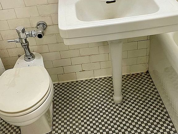 4th image of 25 Tudor City Pl APT 1210