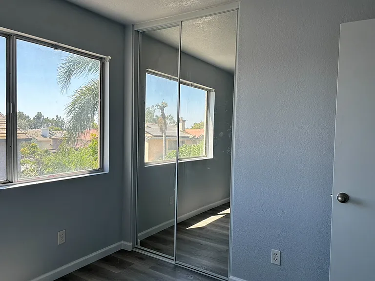 11017 Pacific St — Photo 10