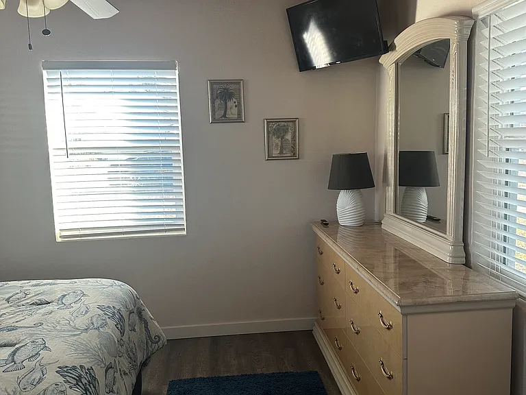 204 E Avenue C — Photo 9