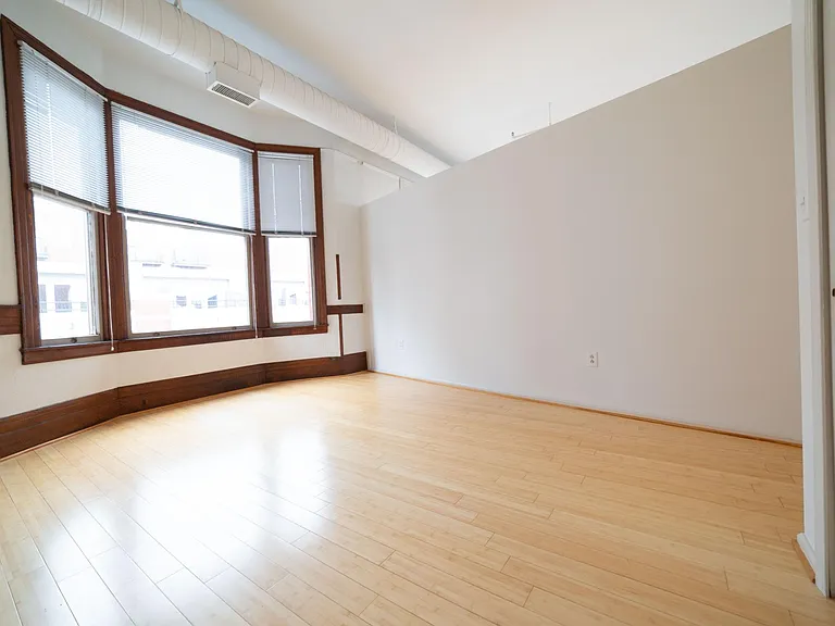 1900 W 25th St #305 — Photo 18